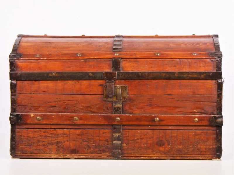 Prachtige oude kist, hout en metaal